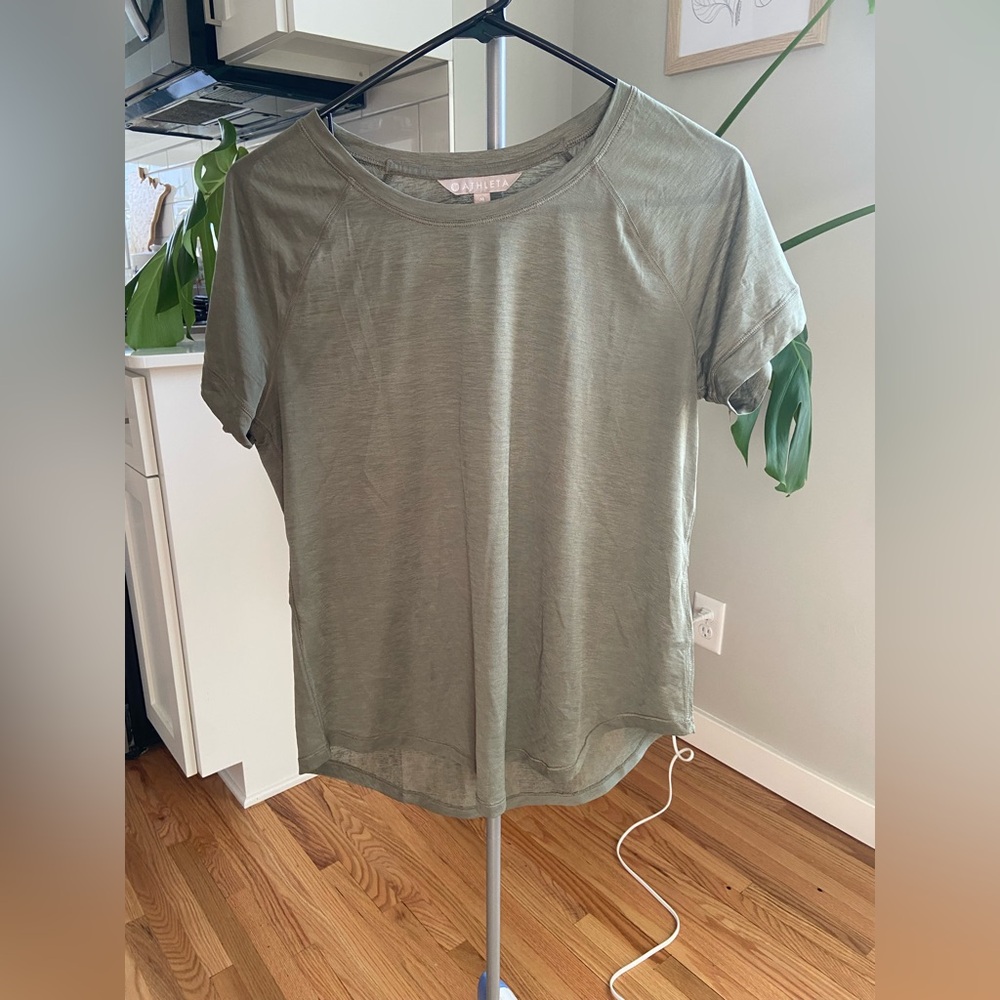 Athleta Vapor Tee Green - M Short